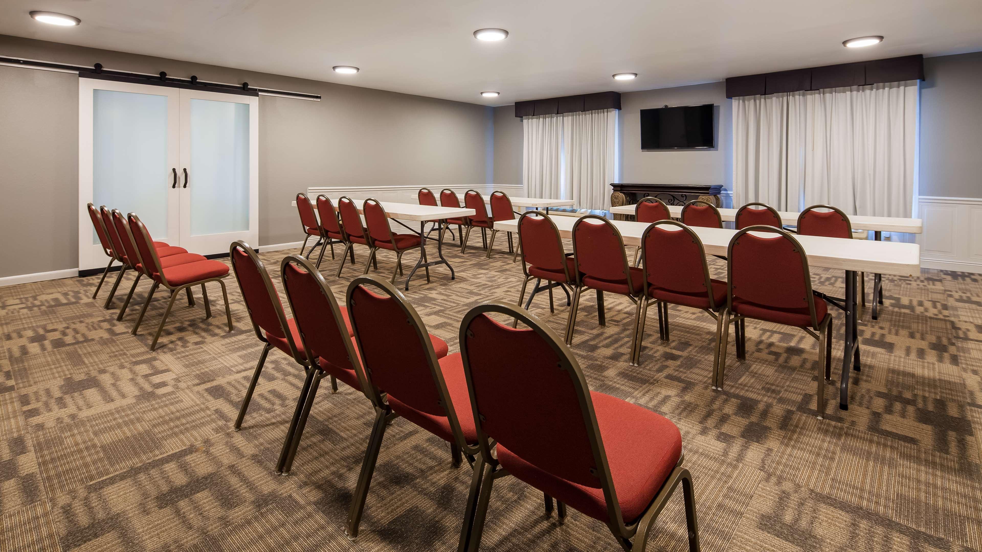 Best Western Plus Boardman Inn & Suites Poland Екстериор снимка