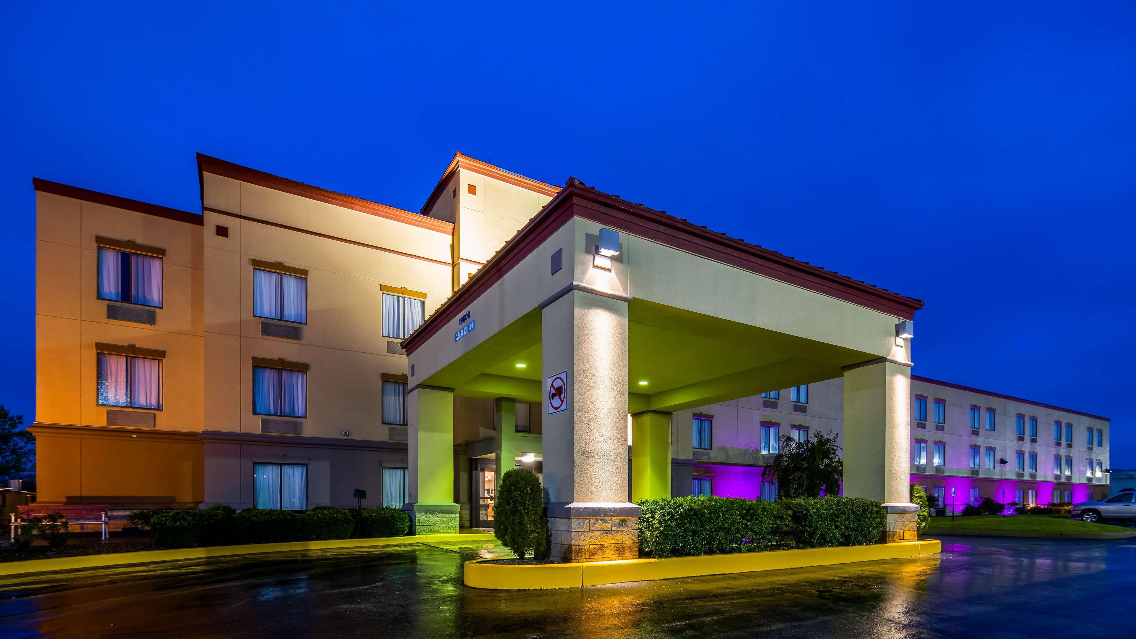 Best Western Plus Boardman Inn & Suites Poland Екстериор снимка